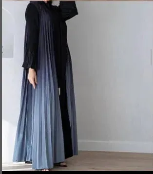 Wrinkled Trench Coat for Women in Autumn , New Fashion Print Gradient Color Flared Sleeves, Cardigan Long Style